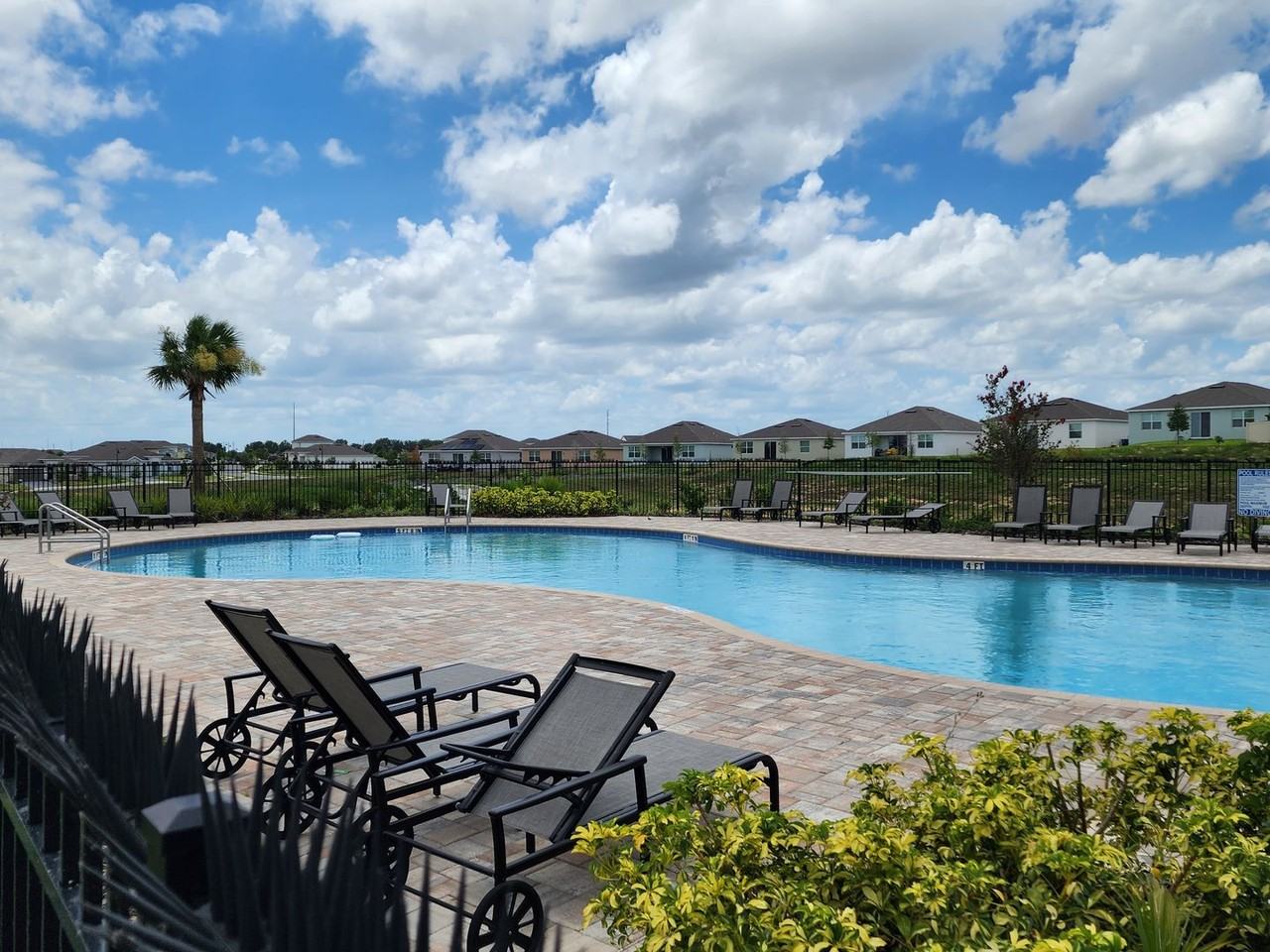 1551 Gardiner St - Photo 2 of 17