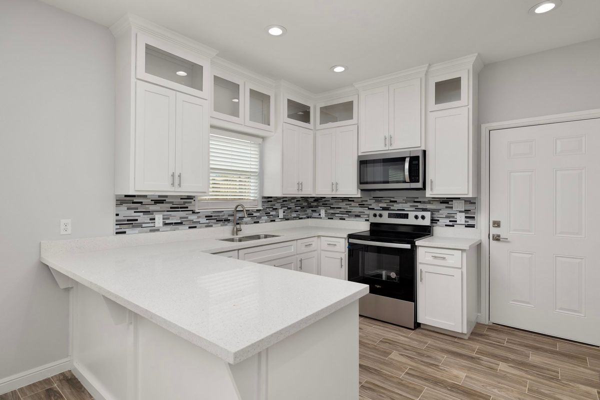 723 Olivarez St - Photo 2 of 7