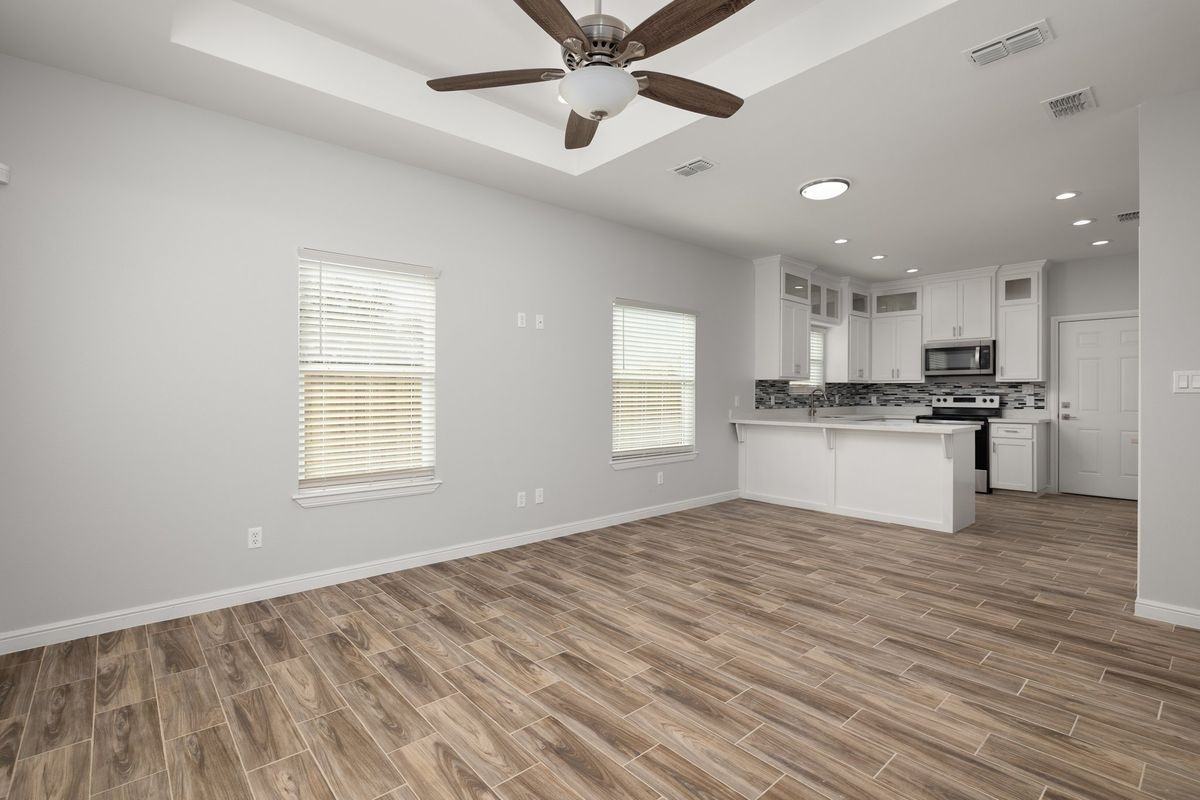 723 Olivarez St - Photo 3 of 7