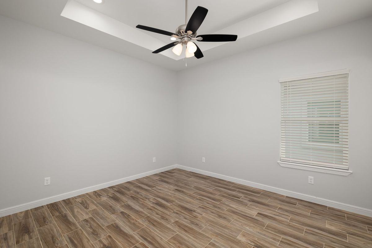 723 Olivarez St - Photo 4 of 7