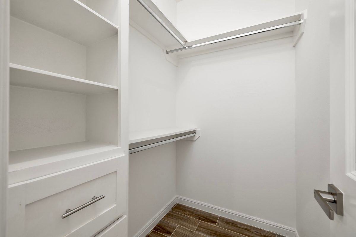 723 Olivarez St - Photo 6 of 7