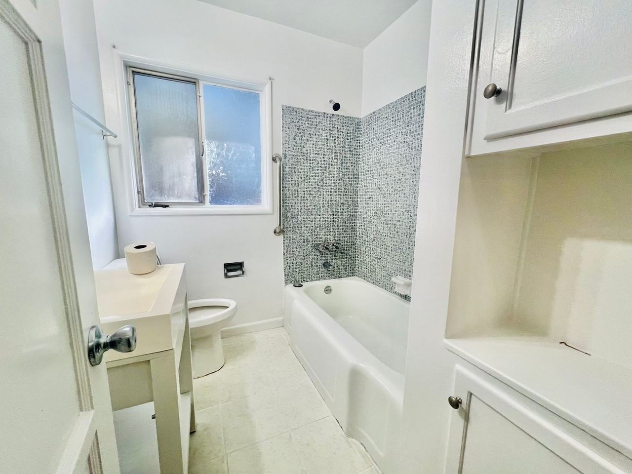 7056 Lasaine Ave - Photo 3 of 16