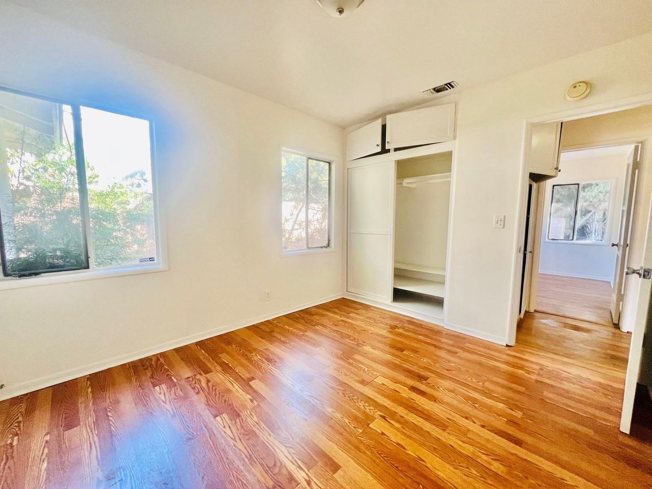 7056 Lasaine Ave - Photo 6 of 16