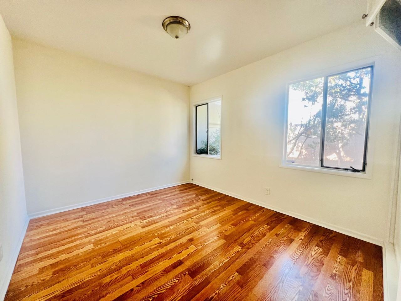 7056 Lasaine Ave - Photo 7 of 16