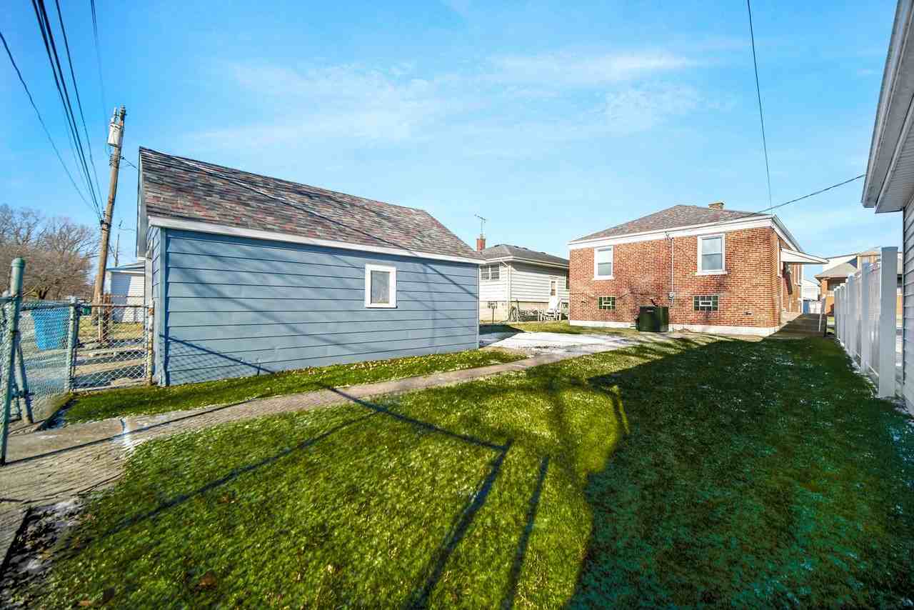 1324 Lakeview Ave - Photo 3 of 16