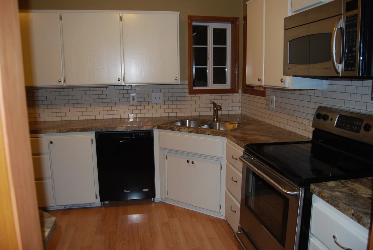 939 Sw Fellows Ct - Photo 3 of 32