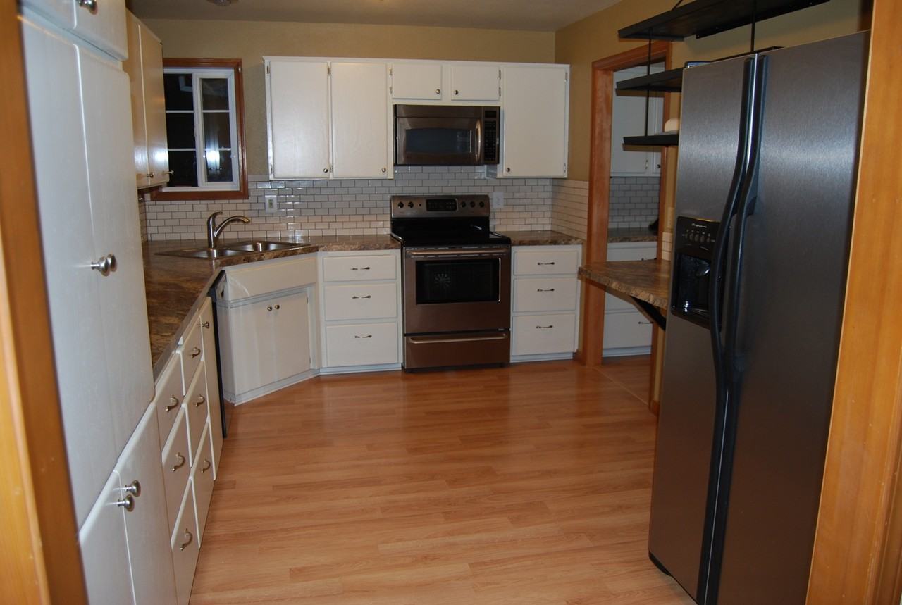 939 Sw Fellows Ct - Photo 4 of 32