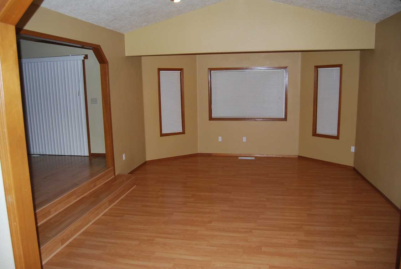 939 Sw Fellows Ct - Photo 5 of 32