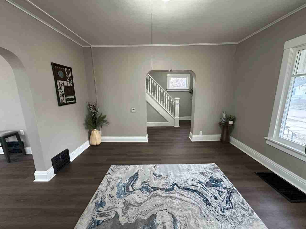 1027 Columbia St - Photo 5 of 41