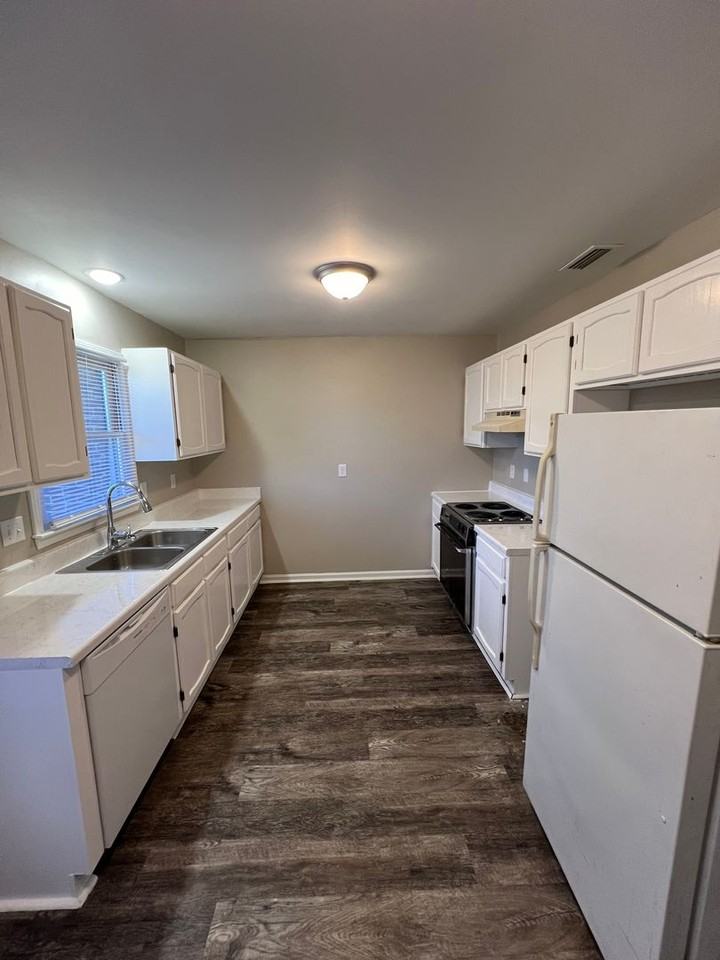 307 S College St - Photo 4 of 9