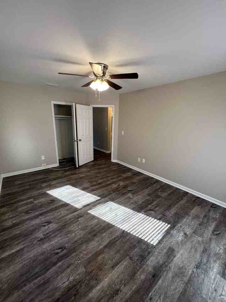307 S College St - Photo 5 of 9