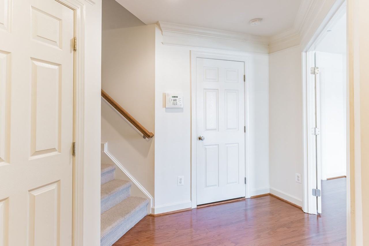 908 W Glebe Rd - Photo 2 of 32