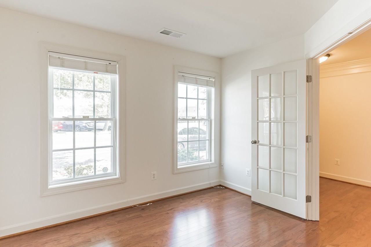 908 W Glebe Rd - Photo 4 of 32