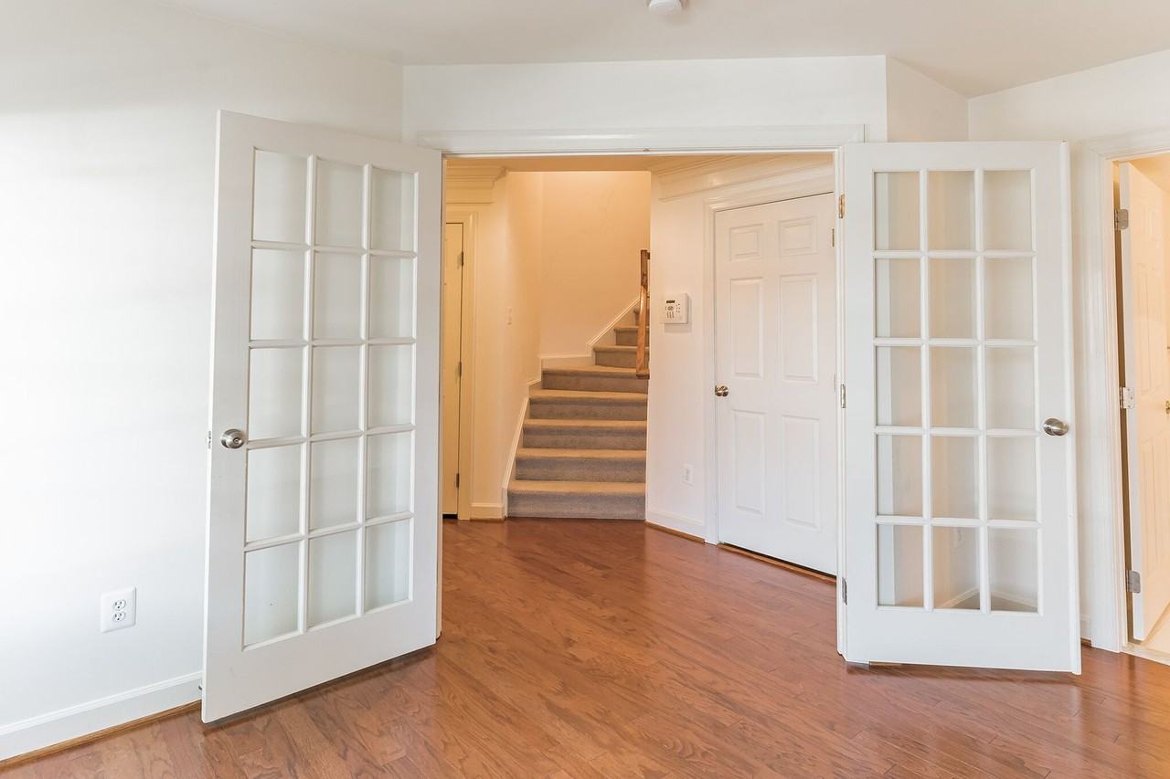 908 W Glebe Rd - Photo 5 of 32