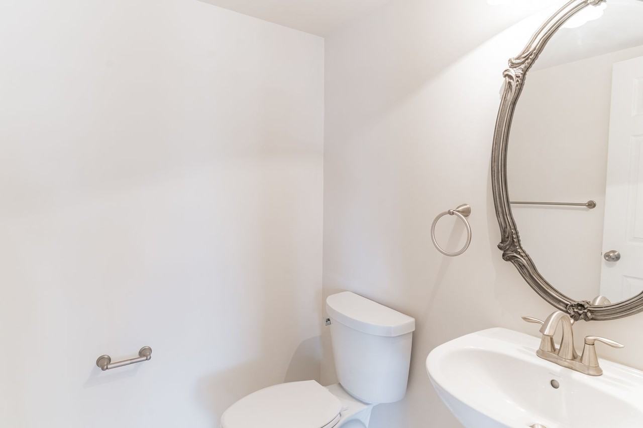 908 W Glebe Rd - Photo 6 of 32