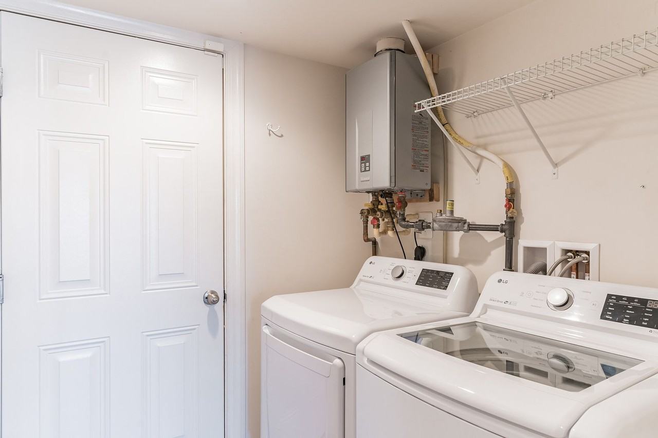 908 W Glebe Rd - Photo 7 of 32