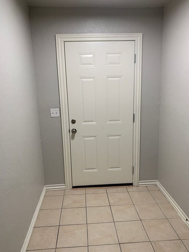 517 Post Oak Ln - Photo 5 of 45