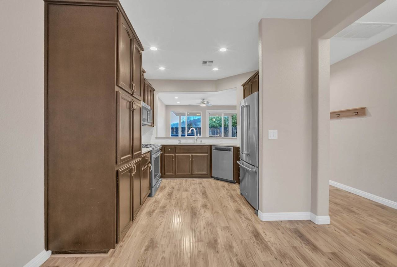 2206 Shady Creek Rd - Photo 5 of 28