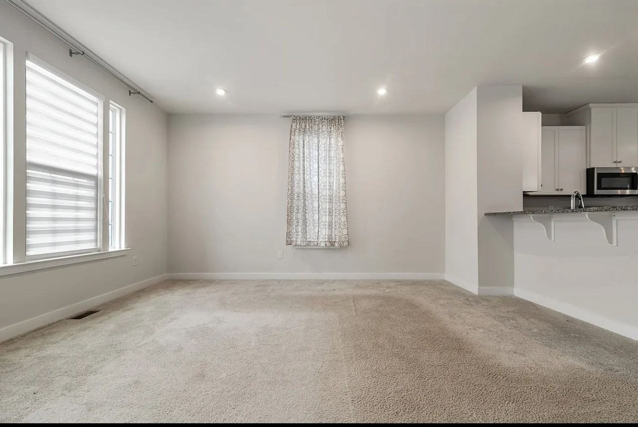 310 N Parkway Dr - Photo 2 of 16