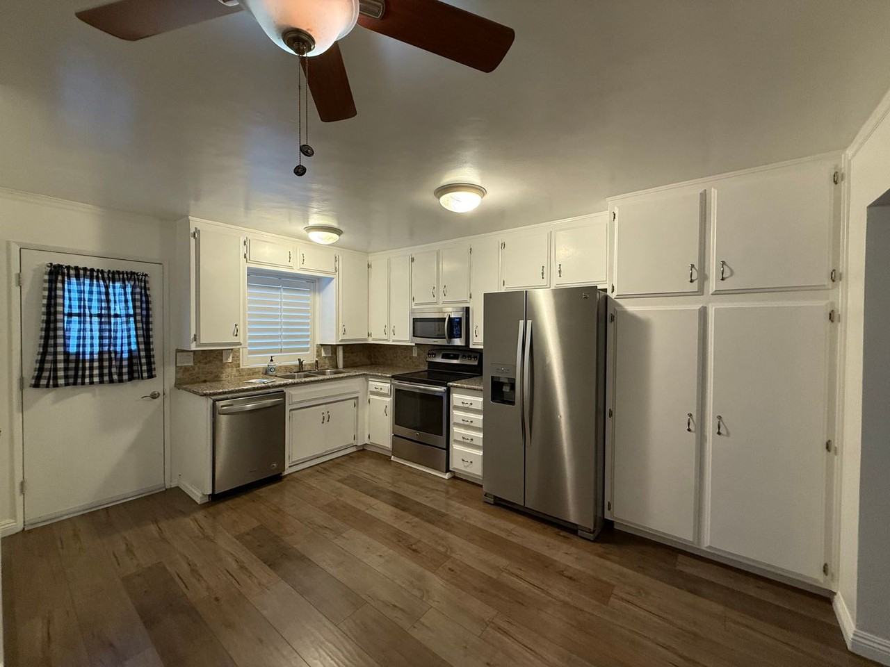 543 Front St - Photo 5 of 17