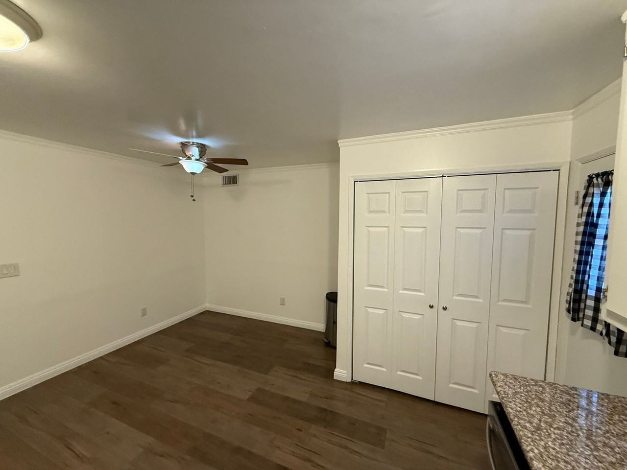 543 Front St - Photo 6 of 17