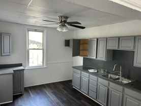 320 N Chestnut St - Photo 1 of 1