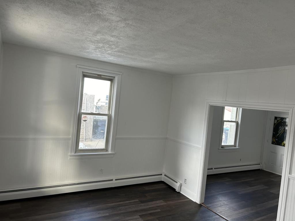 320 N Chestnut St - Photo 4 of 6