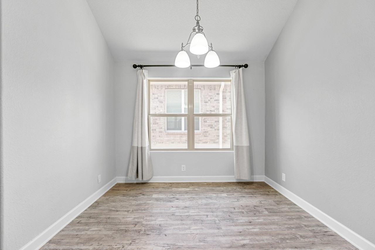 1619 Briar Spg - Photo 6 of 12