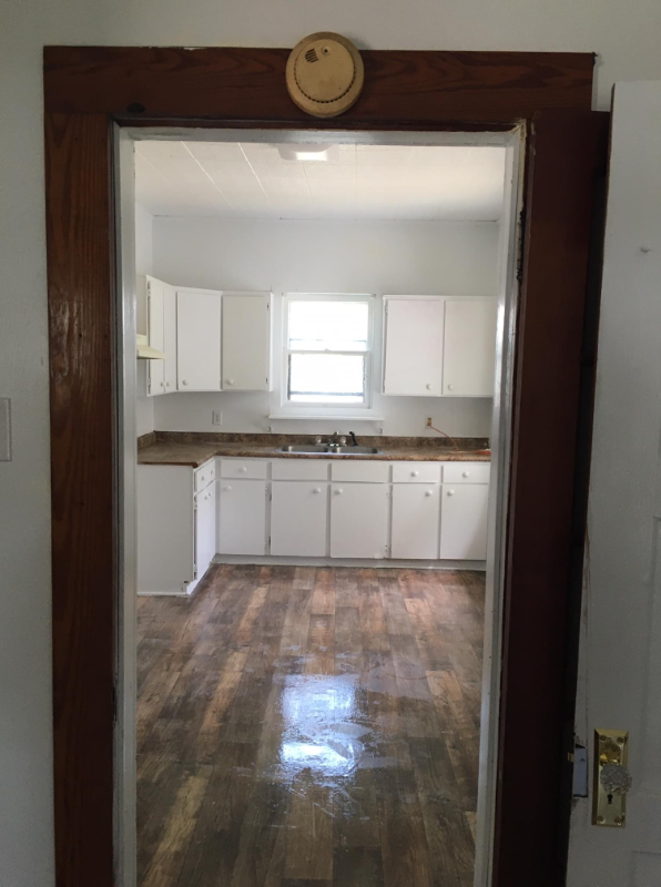 707 North Lamar Avenue - Photo 3 of 13