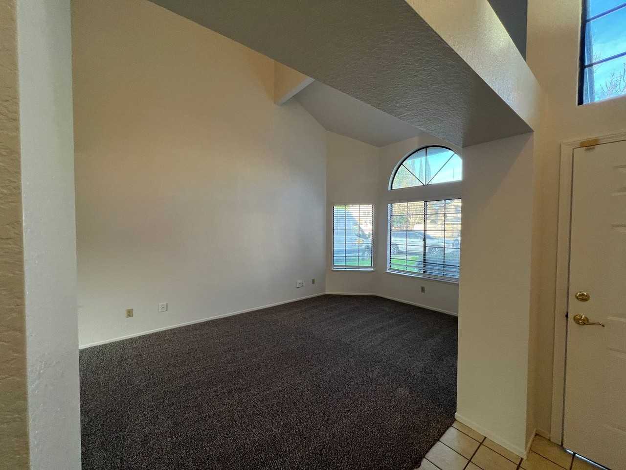 2121 Noelle Ct - Photo 4 of 37