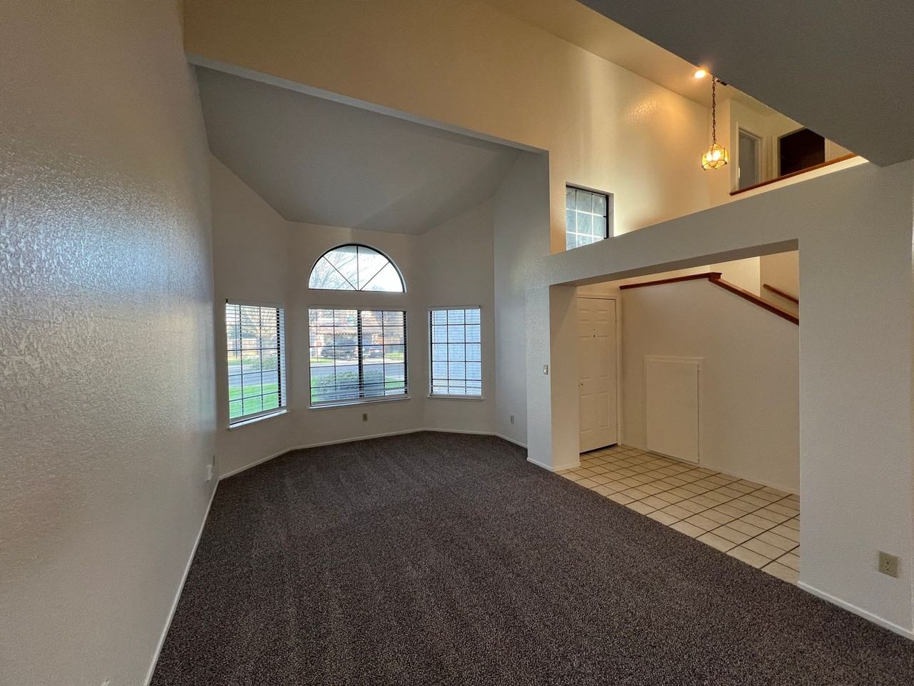 2121 Noelle Ct - Photo 5 of 37