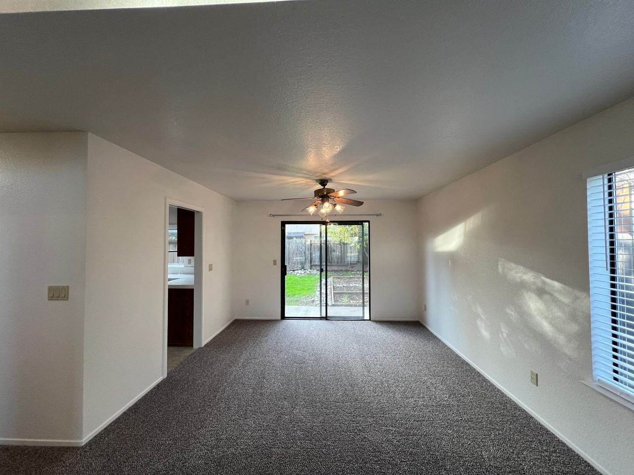 2121 Noelle Ct - Photo 7 of 37