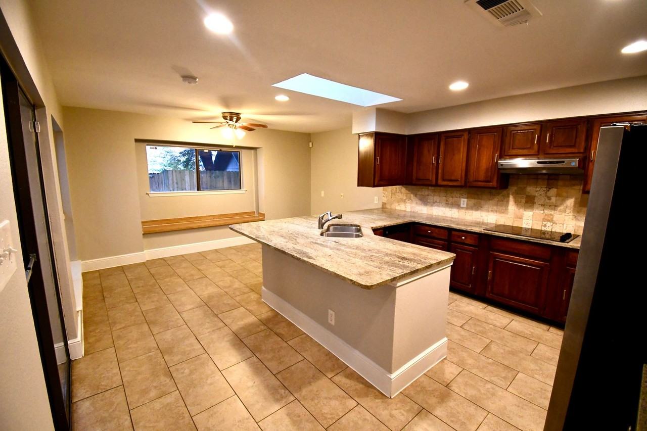 2366 Hill N Dale Dr - Photo 2 of 16