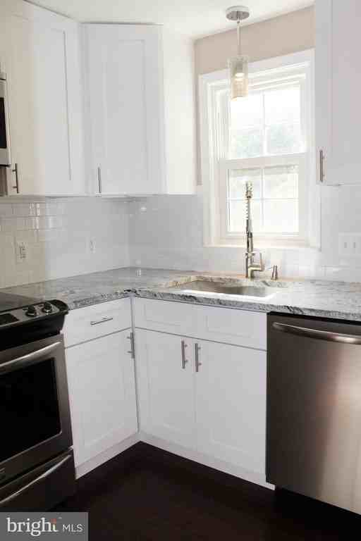 2055 S Lincoln St #2055 - Photo 2 of 27