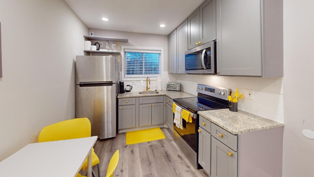 Everett St - Photo 3 of 9