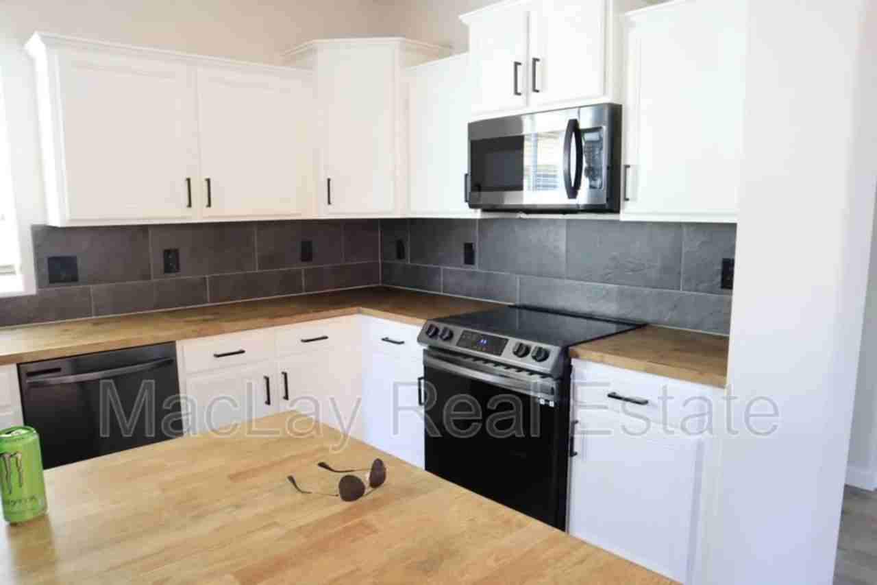 1171 N Mason Dr - Photo 3 of 27