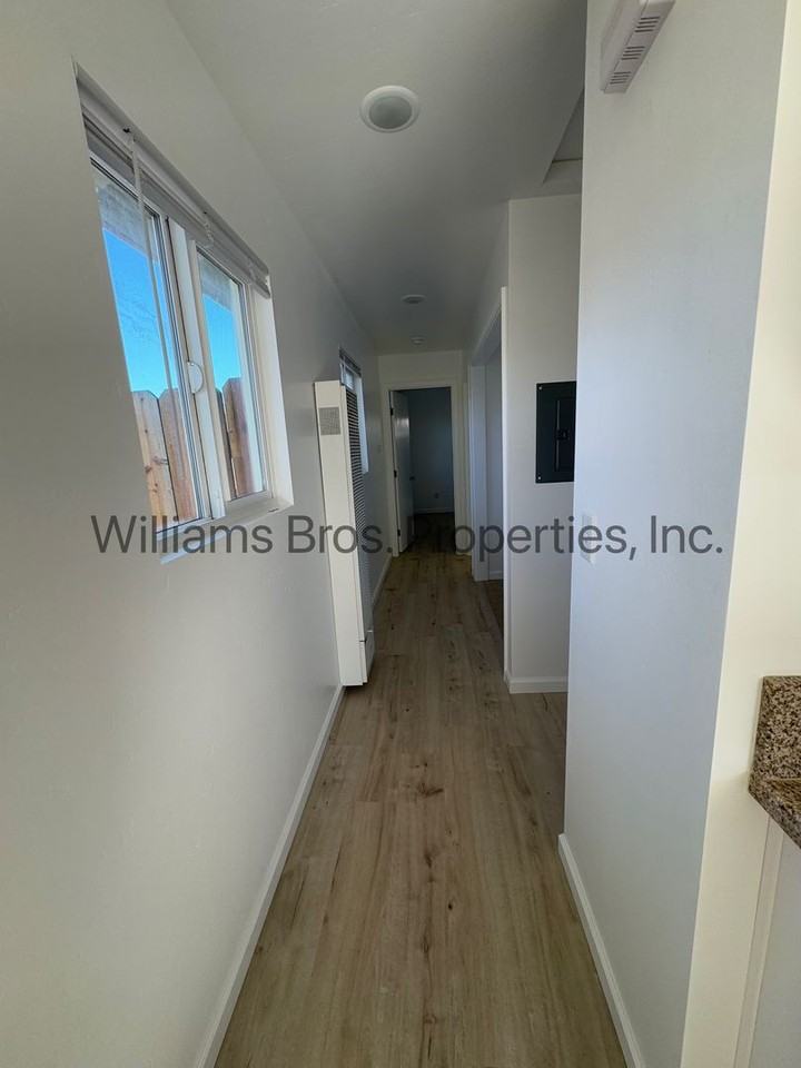 1649 N Western Ave #A - Photo 3 of 10