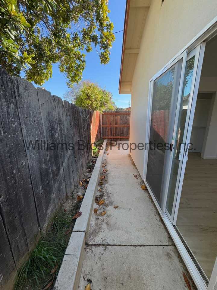1649 N Western Ave #A - Photo 6 of 10