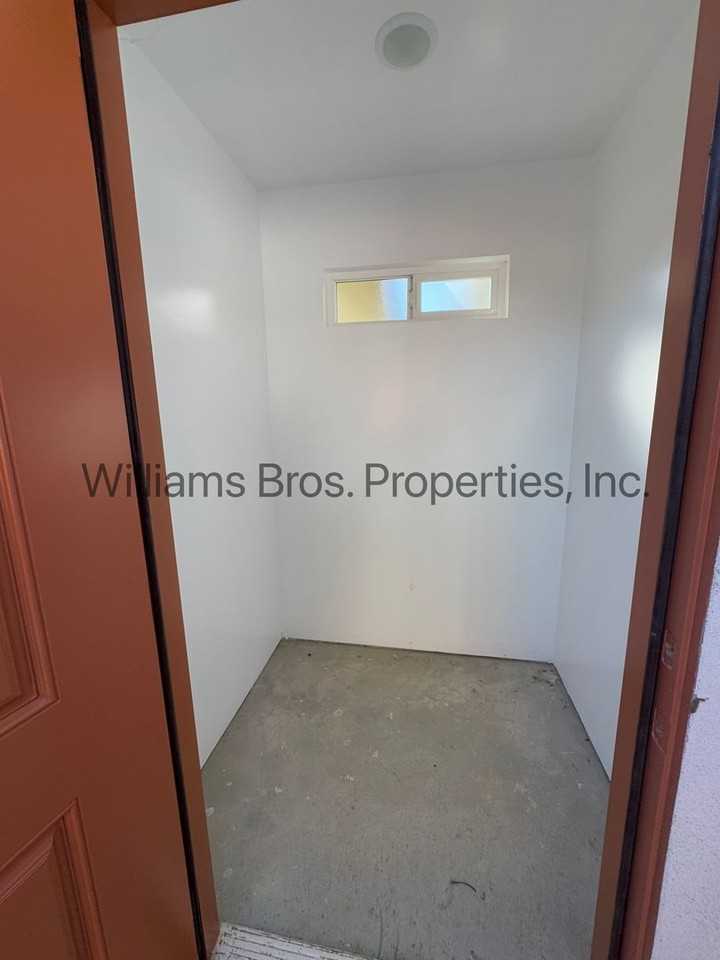 1649 N Western Ave #A - Photo 7 of 10