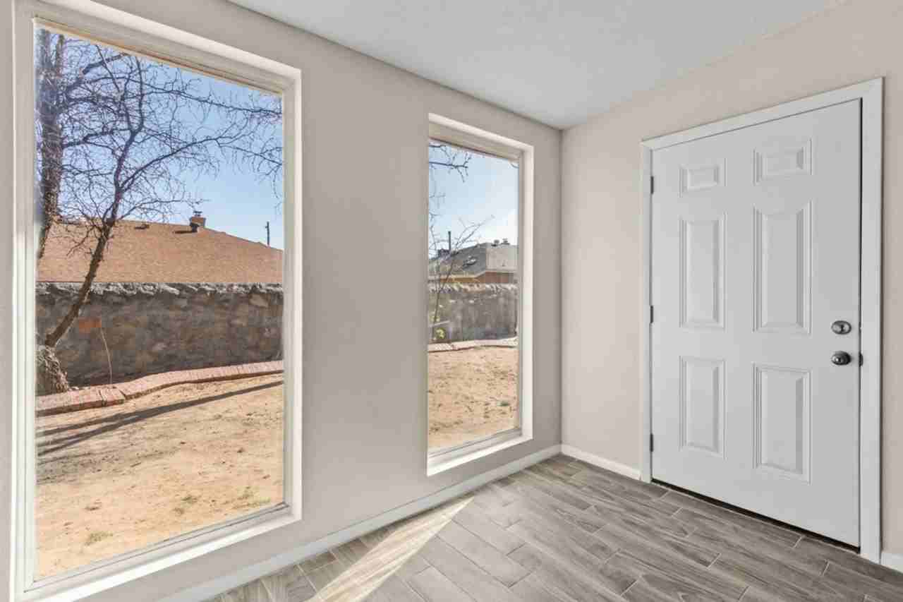 4528 R L Shoemaker Dr - Photo 3 of 24