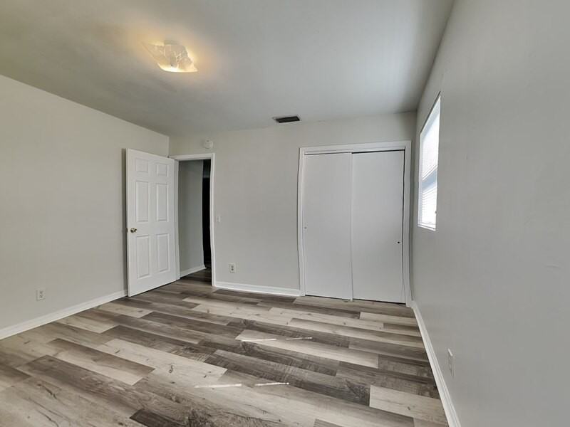 1527 S Central Ave - Photo 4 of 15