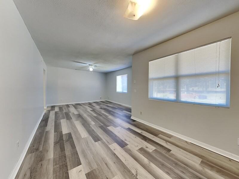 1527 S Central Ave - Photo 5 of 15