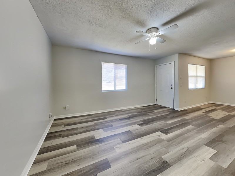 1527 S Central Ave - Photo 6 of 15