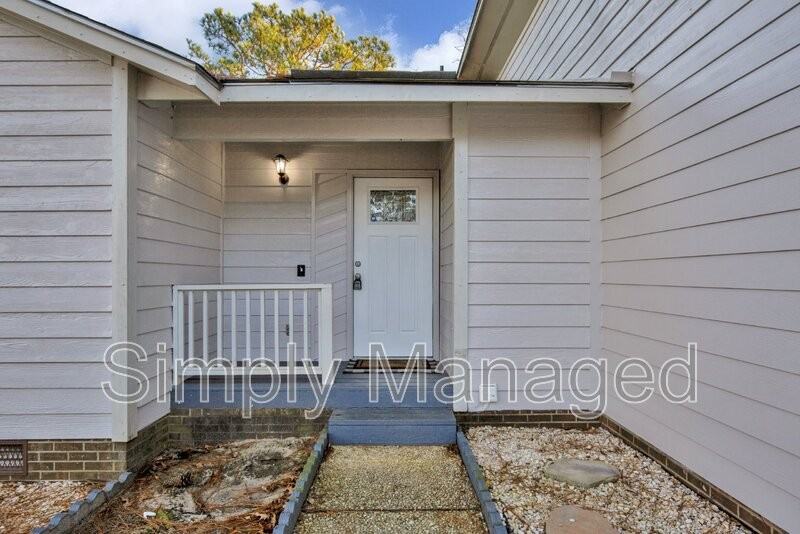 7020 Pantego Dr - Photo 4 of 33