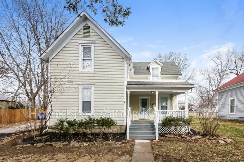 416 E Spruce St - Photo 3 of 22