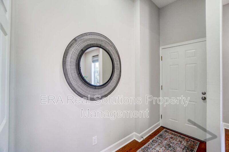 2166 Gilbert Ave - Photo 6 of 40