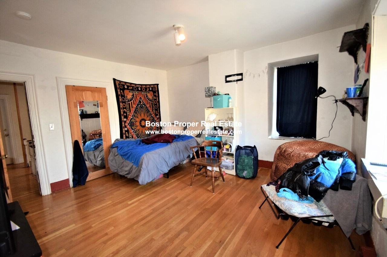 6 Sewall St #2 - Photo 4 of 9