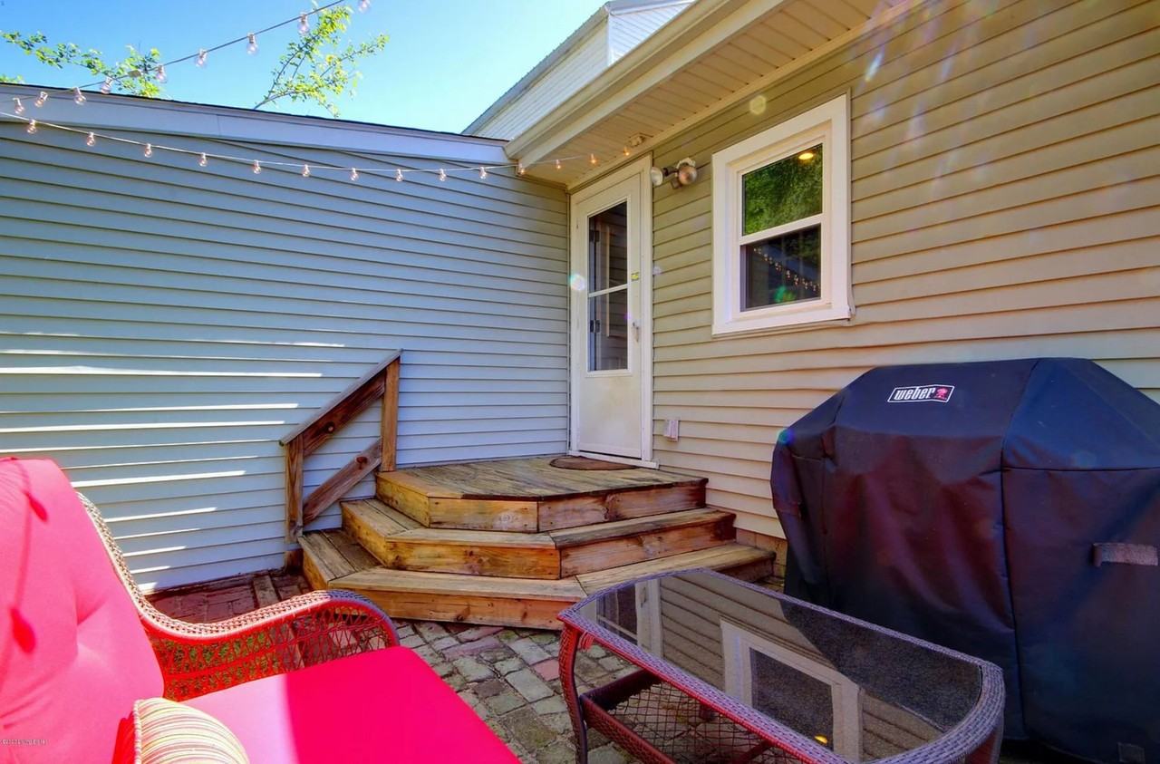 166 Pope St - Photo 3 of 38