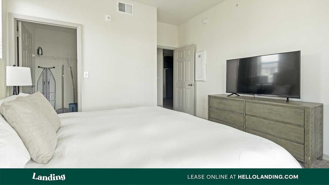 4985 Eastwood Greens St - Photo 5 of 50