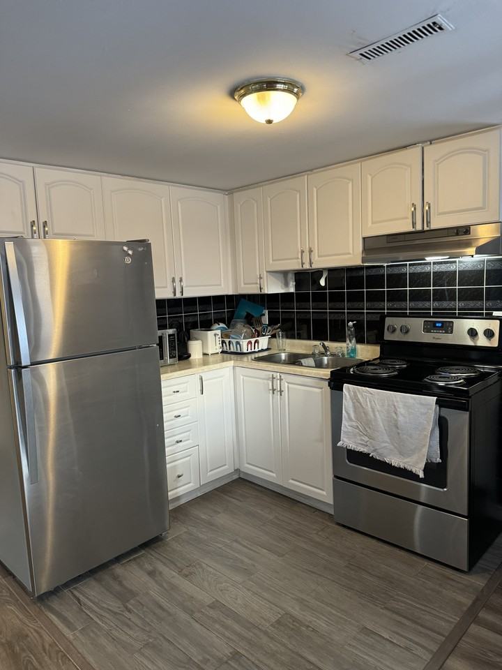 360 Britannia Avenue - Photo 3 of 9